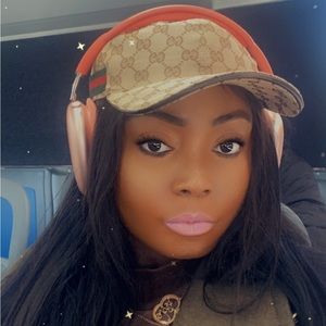 Meet your Posher, Roxanne